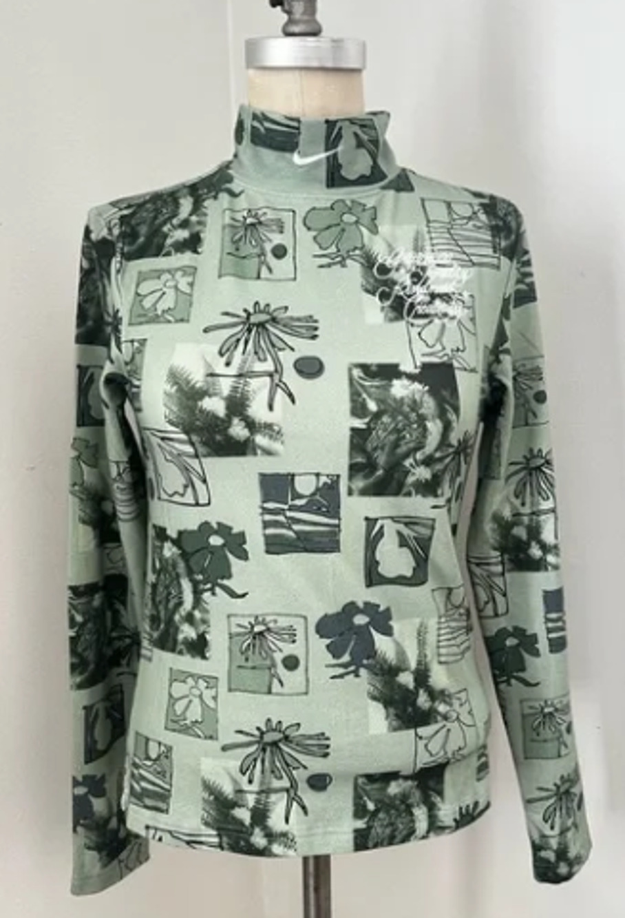 #W6 PRE-LOVED Nike essentials mock neck long sleeve size Women's XLarge